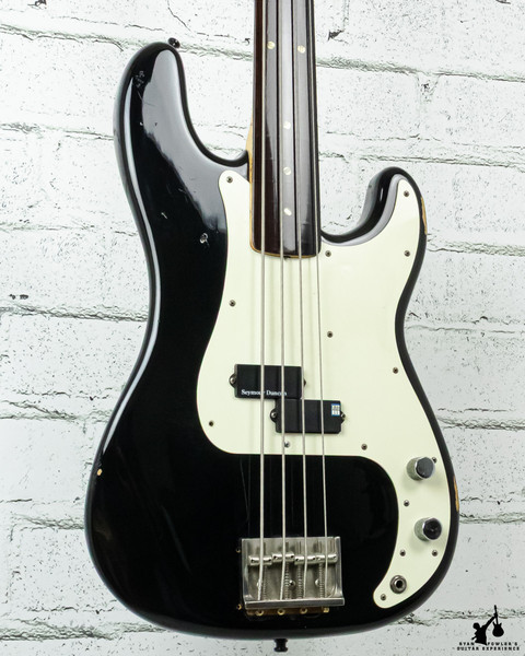 1979 Fender P Bass, Fretless modded w/ EMG Pickup w/ Chipboard case