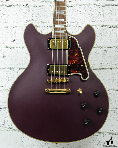 D'Angelico Deluxe Series Limited Edition DC Non F-Hole "One Off" Matte Plum w/ OHSC