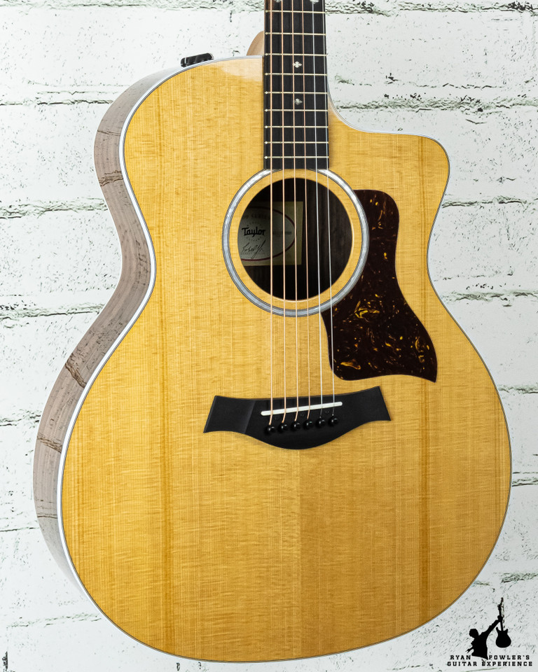 Taylor 214ce DLX w/ case (#3325)