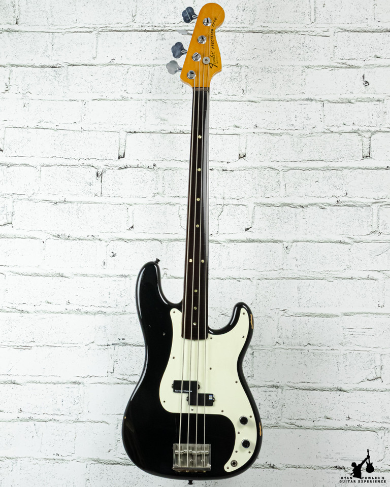 1979 Fender P Bass, Fretless modded w/ EMG Pickup w/ Chipboard case