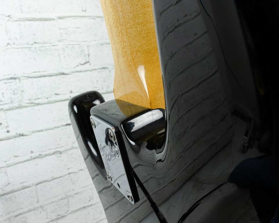 1979 Fender P Bass, Fretless modded w/ EMG Pickup w/ Chipboard case