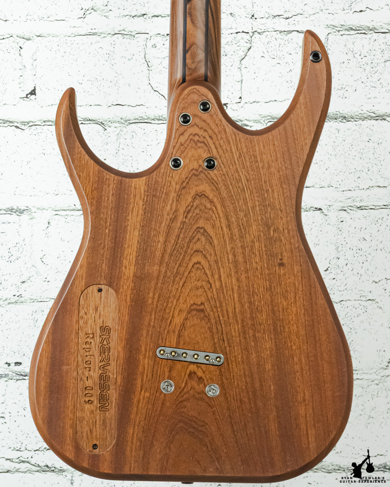 Skervesen Raptor 6 Natural w/ Case