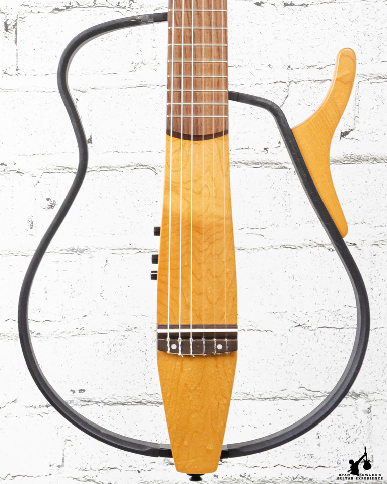 Yamaha SLG100N Nylon String w/gig bag