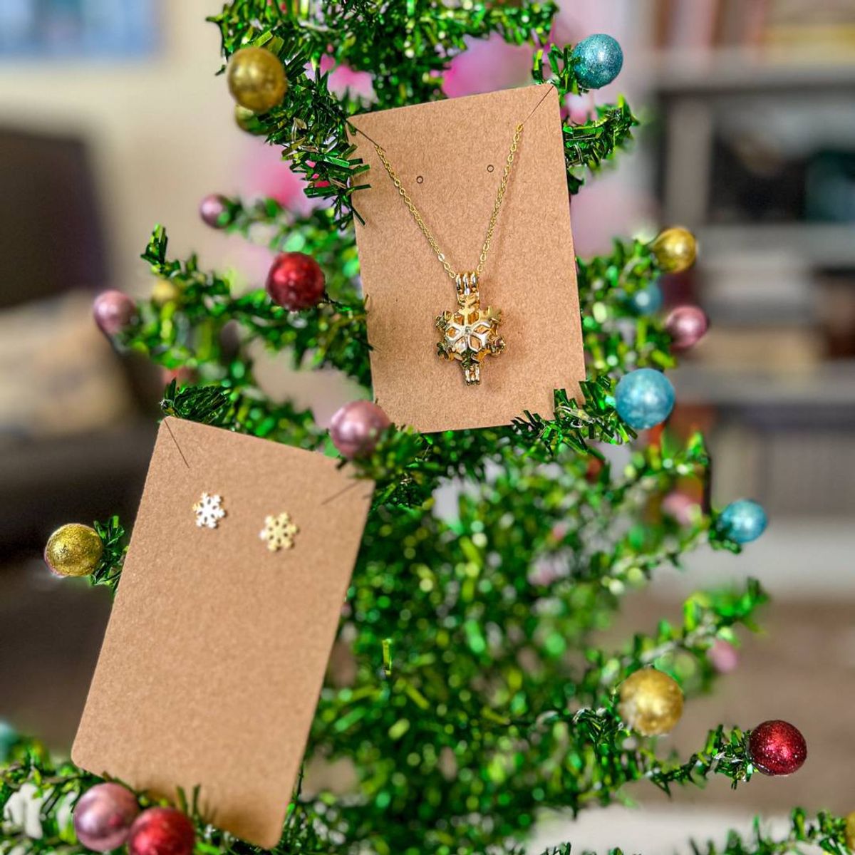 Women's Jolly Jewelry - snowflake locket/earrings set