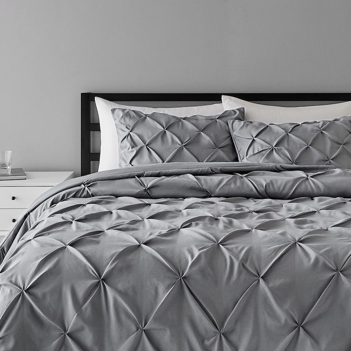 Photos - Bed Linen Amazon Basics Lightweight Microfiber Pinch-Pleated Duvet Cover Set by Amaz