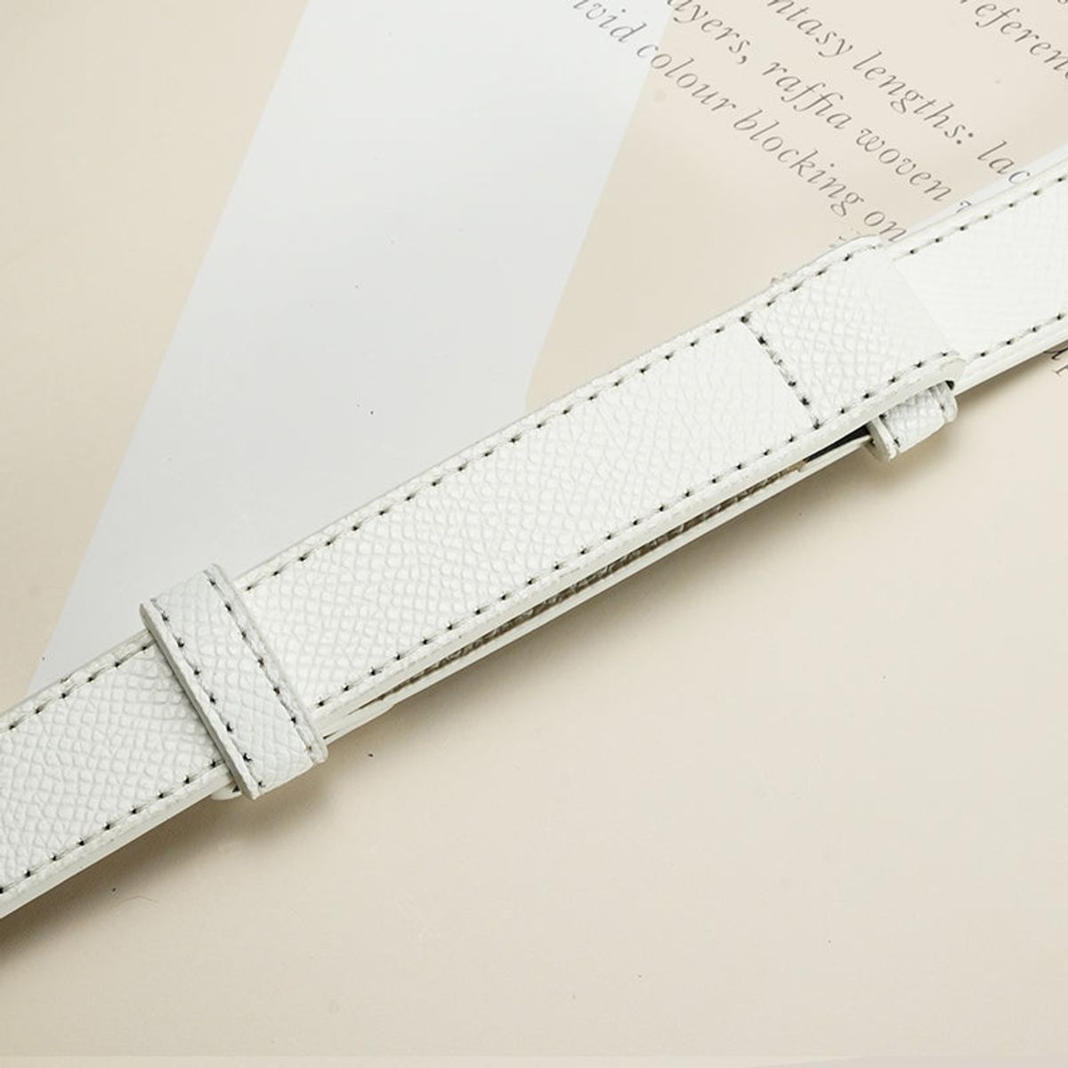 Adjustable Women&rsquo;s Skinny Belt - White