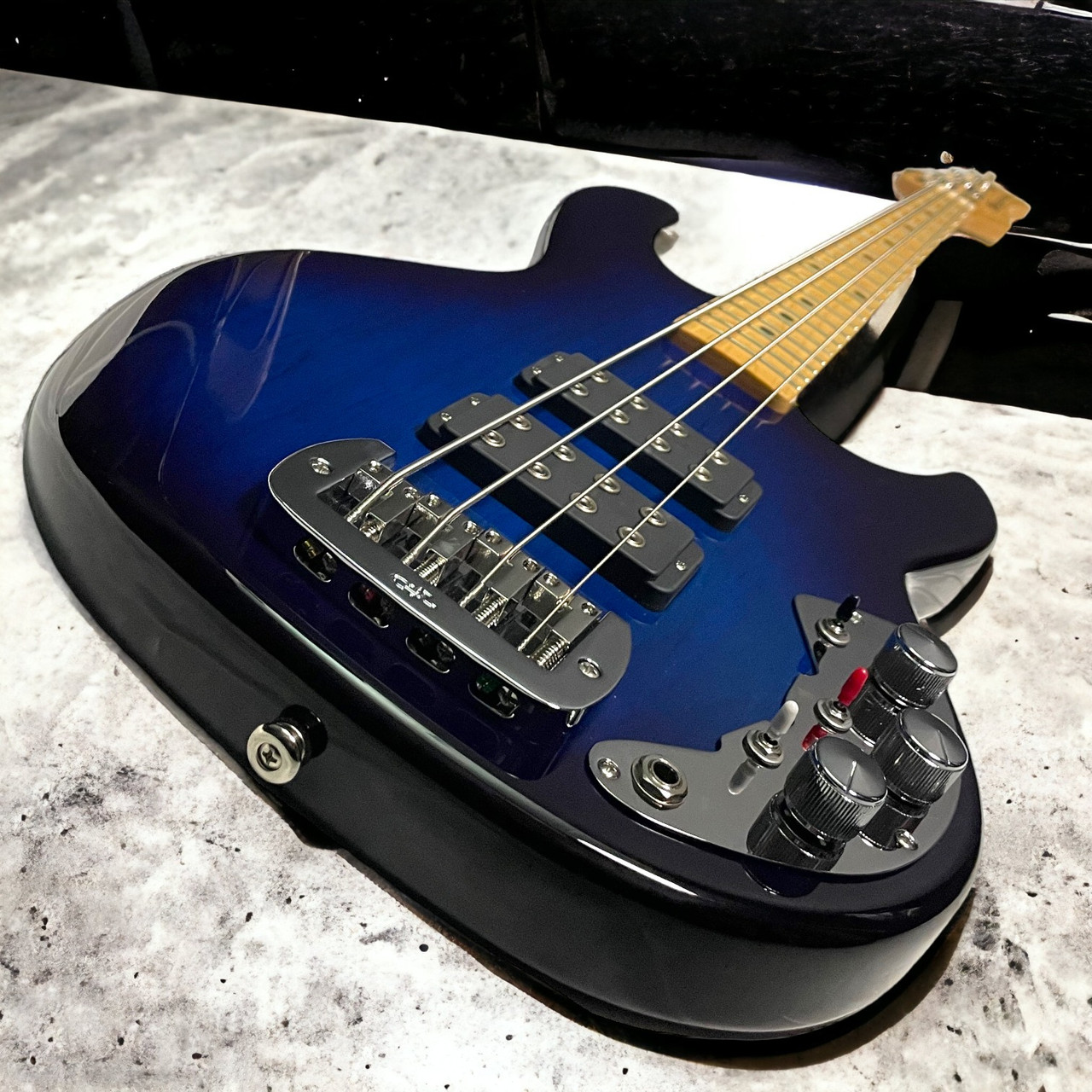 G&L CLF Research L-2000, Blue Burst / Maple