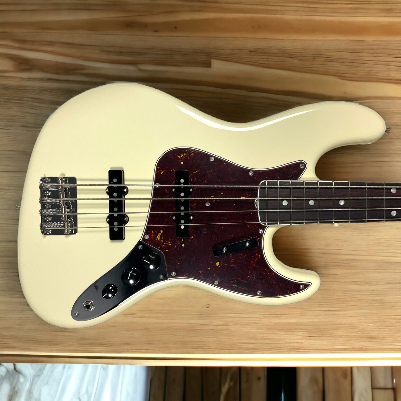 Fender American Vintage II 1966 Jazz, Olympic White / Rosewood *IN