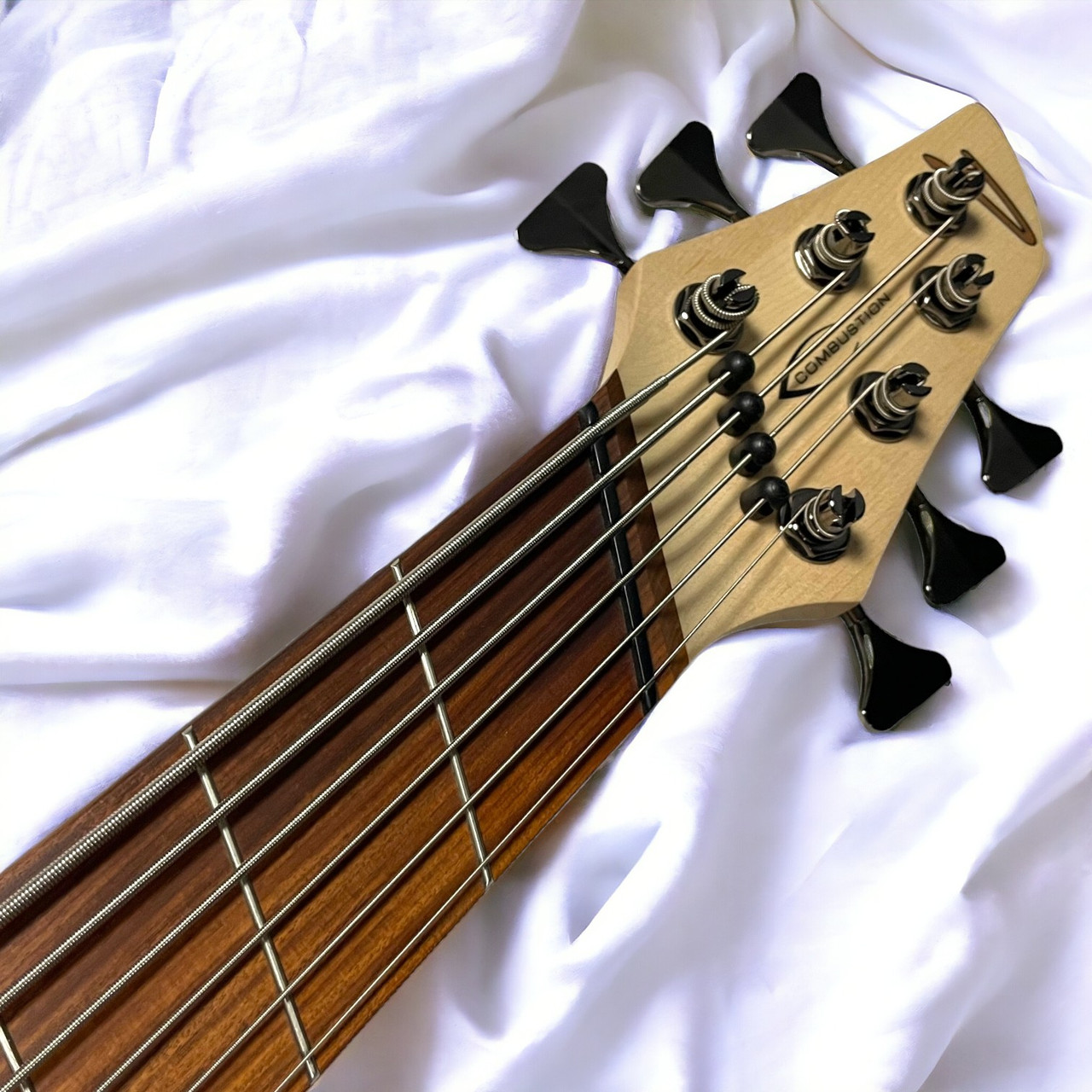 Dingwall Combustion 6 (3 Pickup), Blackburst w/ Pau Ferro *On