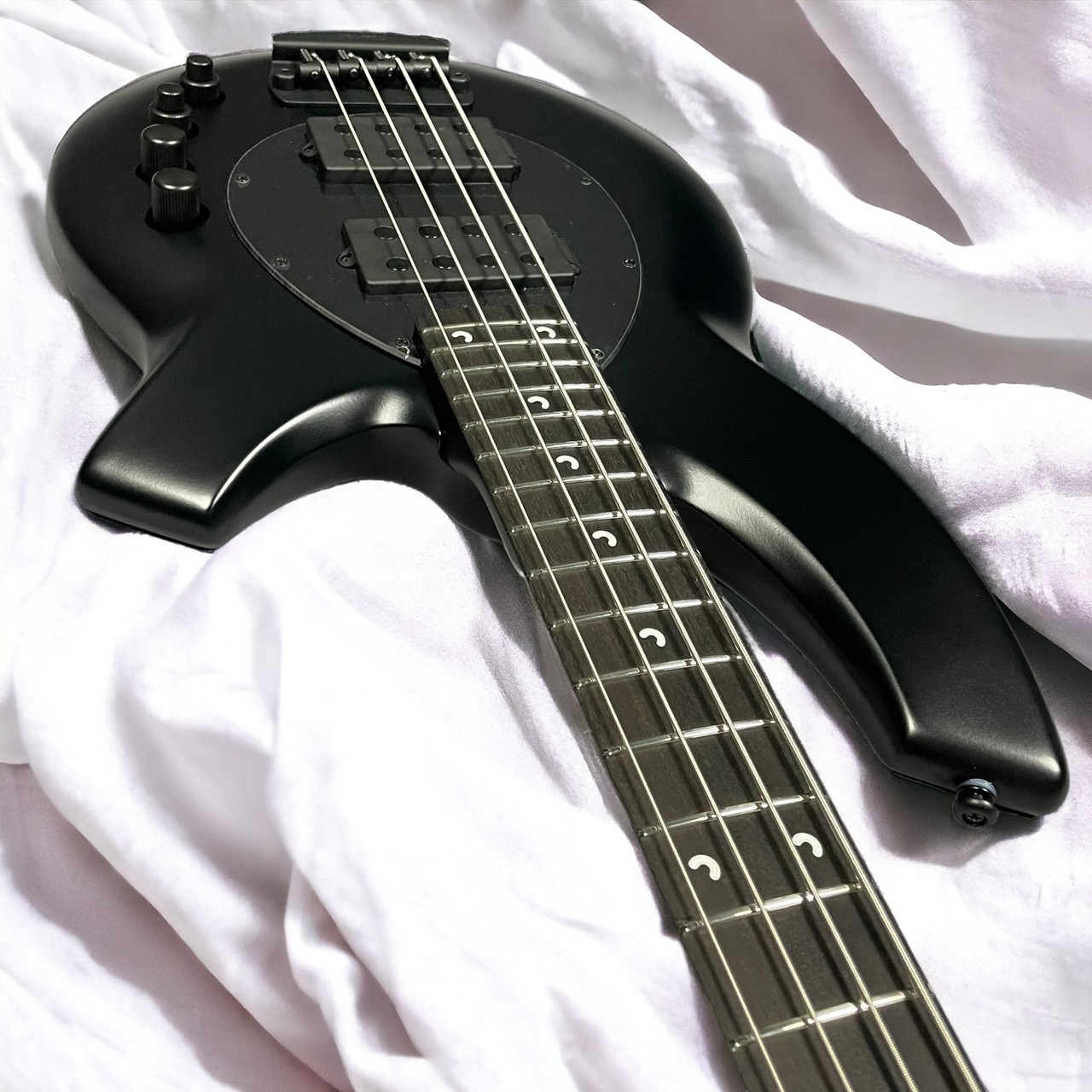 Ernie Ball Music Man Bongo 4 HH, Stealth / Ebony