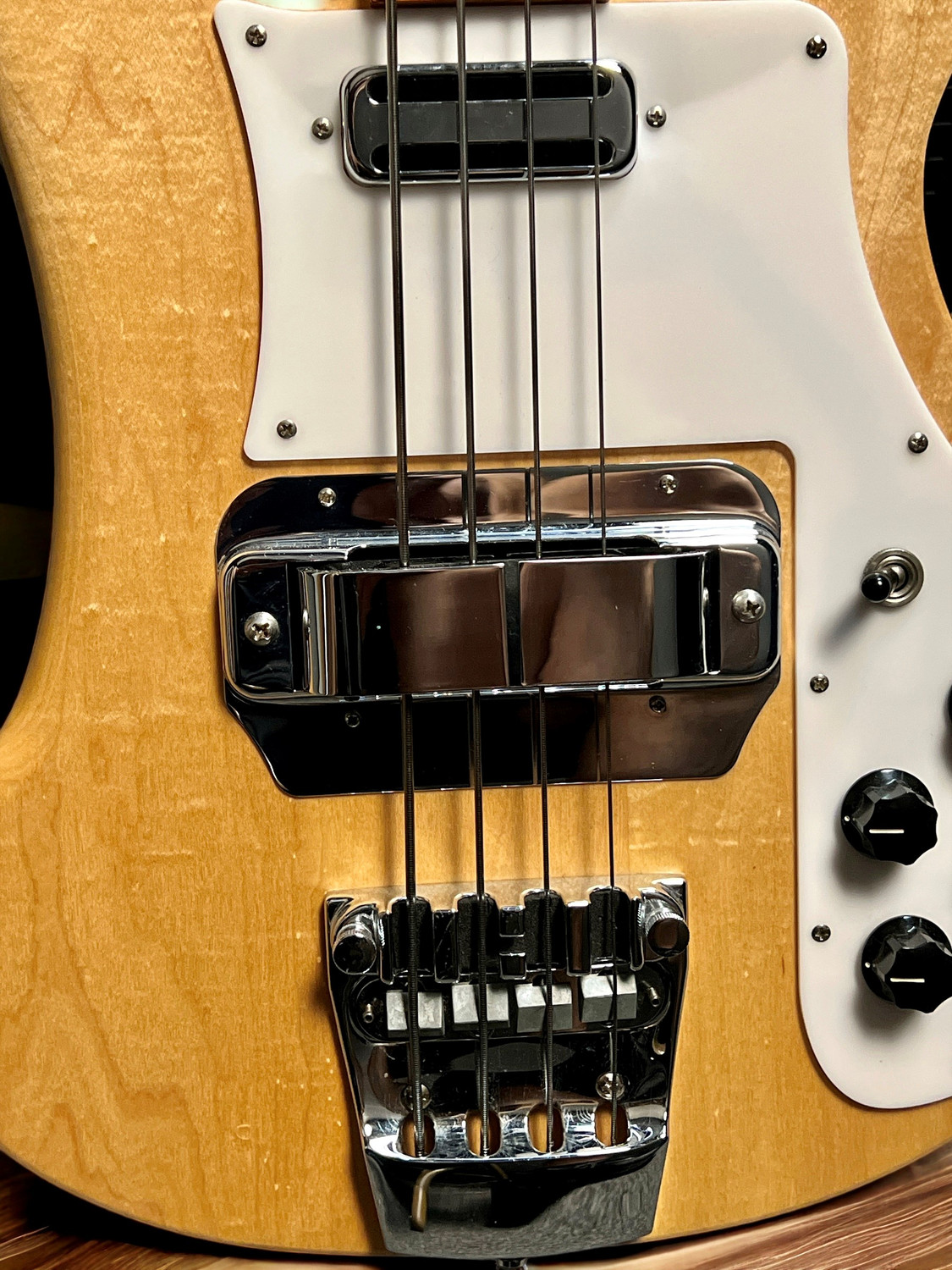 Rickenbacker 4001 V63, Mapleglo / Rosewood (2001) *Pre-Owned in