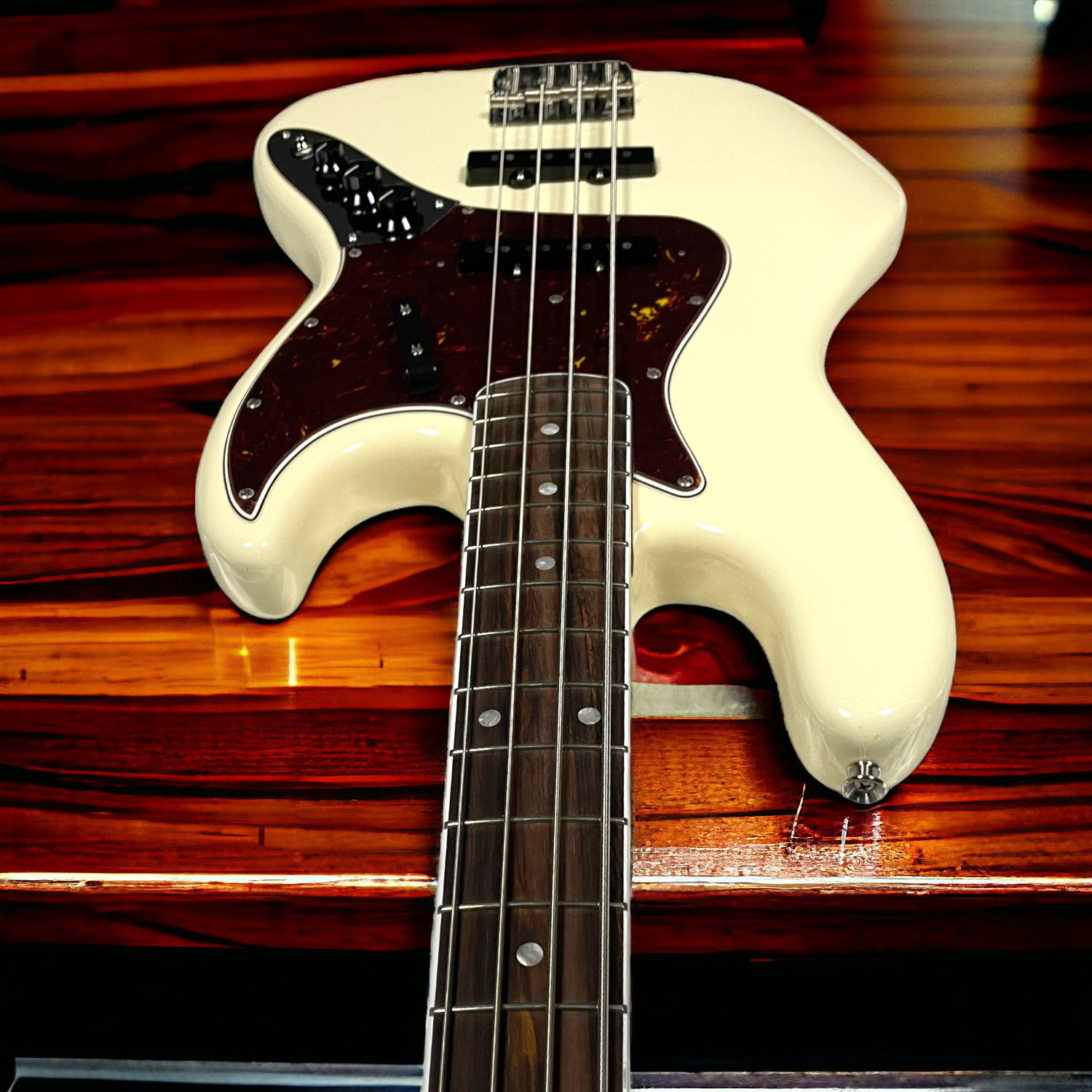 Fender AM Vintage II 1966 Jazz, Olympic White / Rosewood