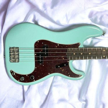 Fender AM. Vintage II 60's Precision Bass, Daphne Blue / Rosewood