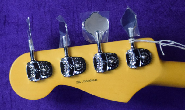 Fender Am. Pro II Jazz (4), Mercury / Rosewood 4 String Bass At Bass Central