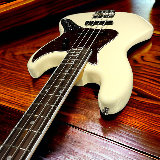 Fender AM Vintage II 1966 Jazz, Olympic White / Rosewood 4 String Bass At Bass Central