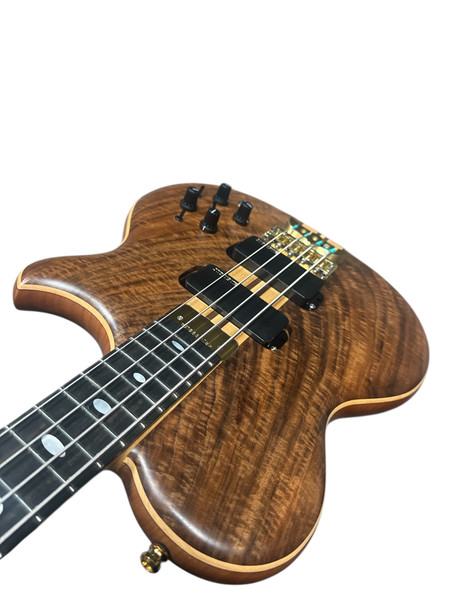Alembic Crest 4 Medium Scale (32"),  4 String Bass At Bass Central