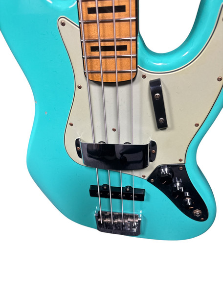 Fender Custom Shop 1964 Journeyman Jazz Bass Faded Seafoam Green Front Angle Closeup
