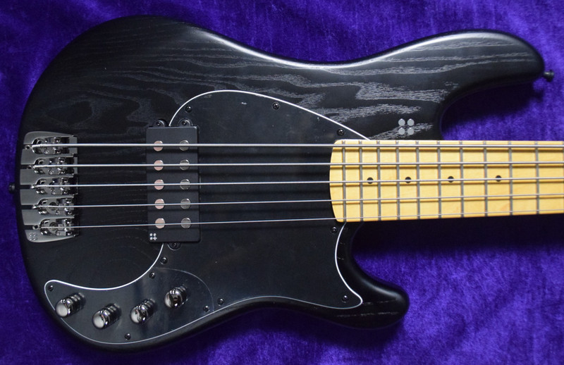 Sandberg Cal. Central 5, Black Matte / Maple *In Stock!