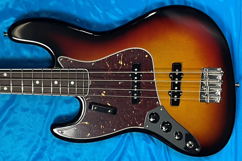 Fender AM. Vintage II '66 Jazz LEFTY, 3 Tone Sunburst w/ Rosewood 4 String Bass At Bass Central