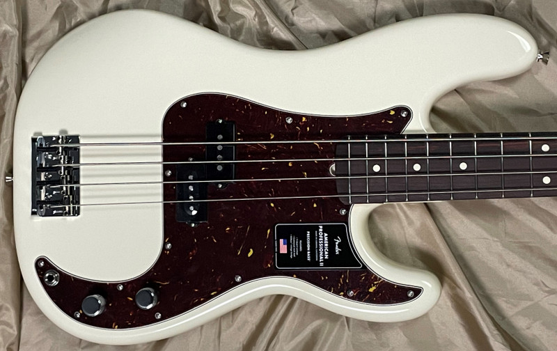 Fender AM Pro II Precision, Olympic White / Rosewood 4 String Bass At Bass Central Fender AM Pro II Precision, Olympic White / Rosewood 4 String Bass At Bass Central