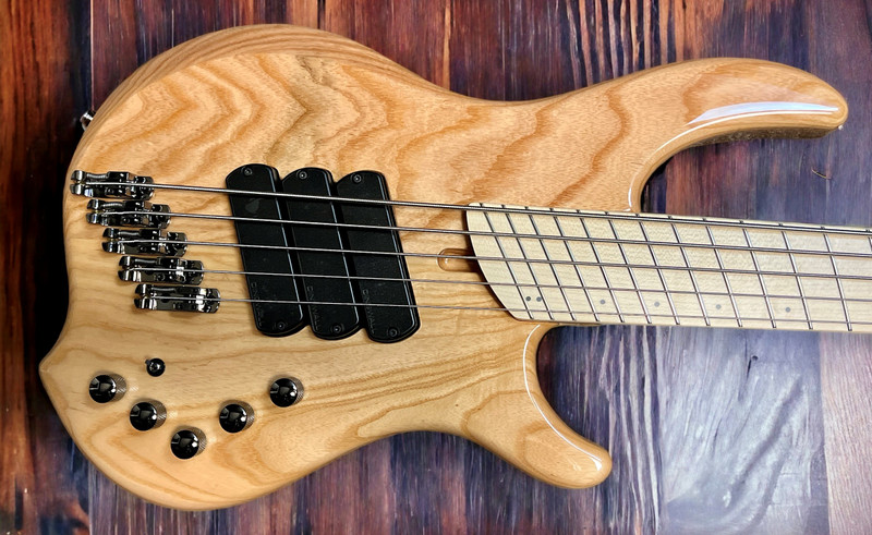 Dingwall Combustion 5 (3) Natural/Maple *On Order, ETA Oct. 2024