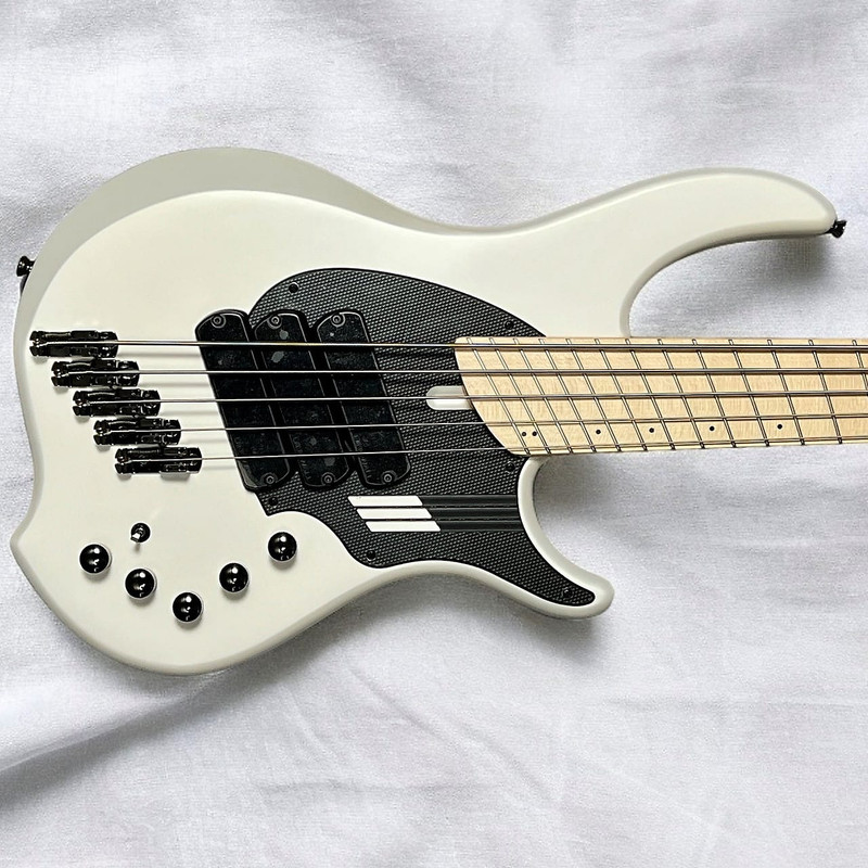 Dingwall NG-3 (5), Ducati White Pearl / Maple, Pre-Owned 2024 in EXCELLENT/LIKE NEW Condition,  1 Owner, Never Gigged