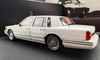 1/18 Dealer Edition 1990 Lincoln Town Car (2nd Generation FN36/116) (White) Diecast Car Model