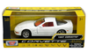 1/24 Motormax 1997 Chevrolet Corvette C5 (White with Red Interior) Diecast Car Model