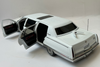1/18 Dealer Edition 1994-1996 Cadillac Fleetwood Limousine (White) Diecast Car Model