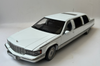 1/18 Dealer Edition 1994-1996 Cadillac Fleetwood Limousine (White) Diecast Car Model