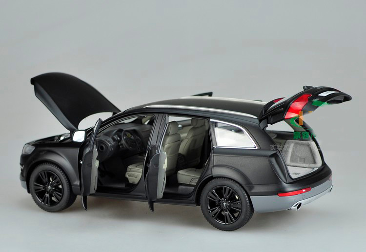 1/18 KYOSHO AUDI Q7 (Matte Black) Diecast Car Model - LIVECARMODEL.com