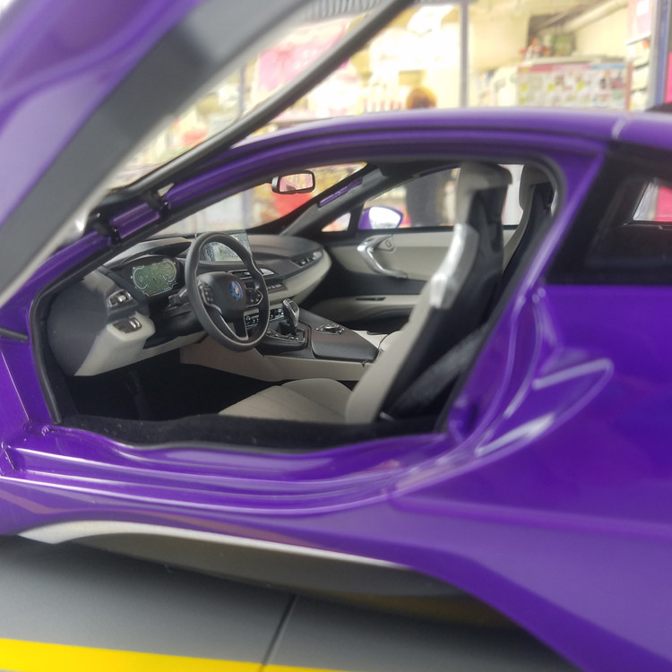 Damaged 1/18 Dealer Edition BMW i8 (Purple) Diecast Car Model