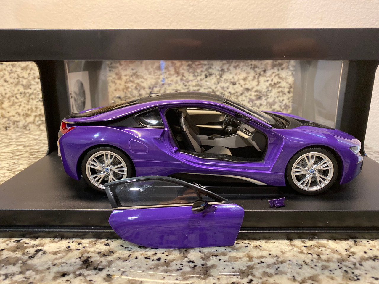 Damaged 1/18 Dealer Edition BMW i8 (Purple) Diecast Car Model