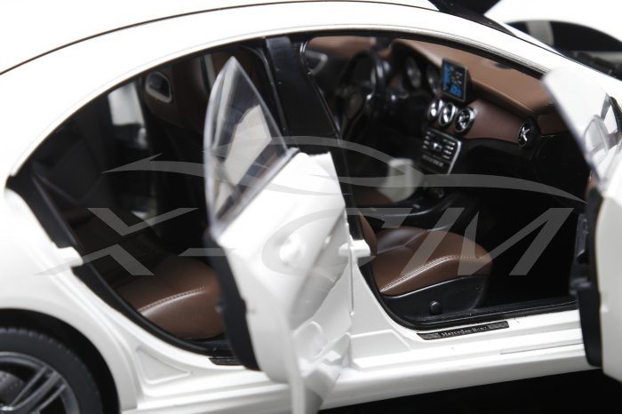 1/18 Dealer Edition Mercedes-Benz CLA (White) - LIVECARMODEL.com