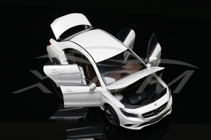 1/18 Dealer Edition Mercedes-Benz CLA (White) - LIVECARMODEL.com