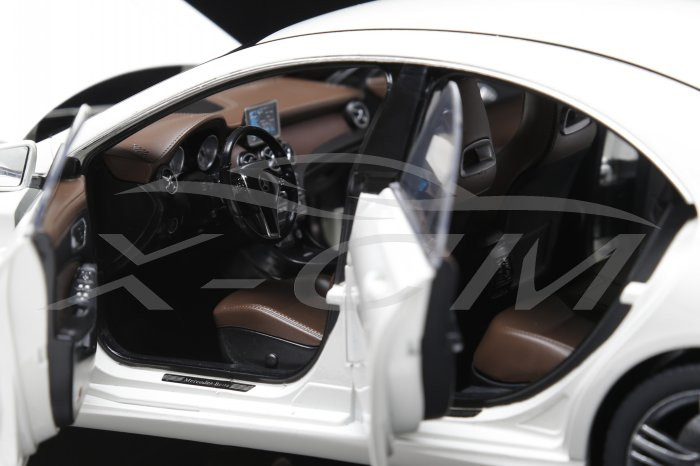 1/18 Dealer Edition Mercedes-Benz CLA (White) - LIVECARMODEL.com