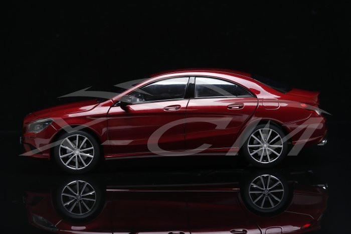 1/18 Dealer Edition Mercedes-Benz Mercedes CLA (Red) Diecast Car
