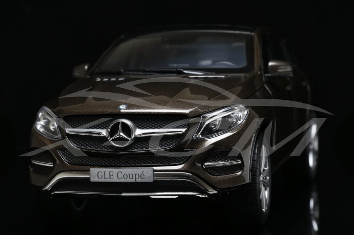 1/18 Dealer Edition Mercedes-Benz GLE (Brown) Diecast Car Model