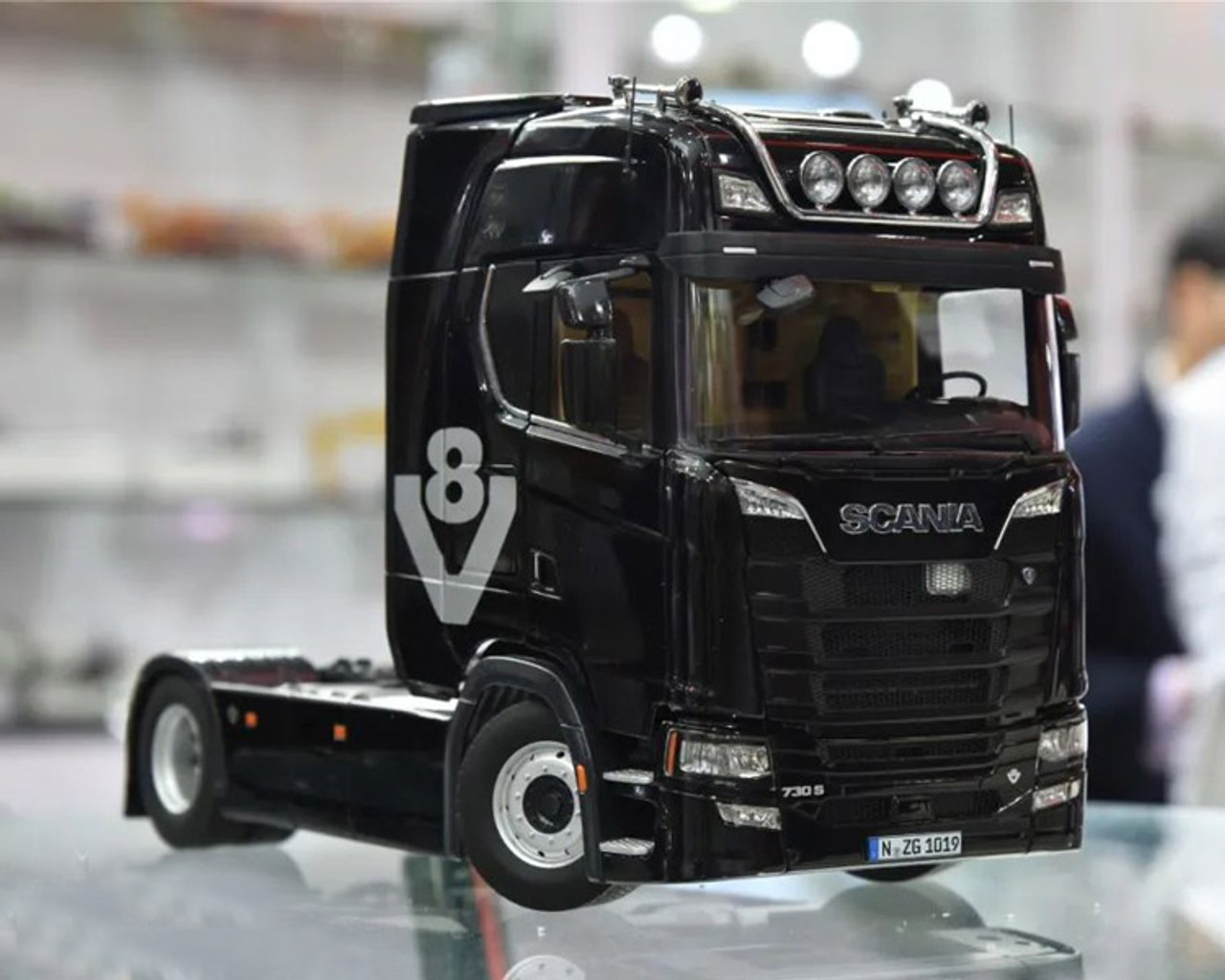 1/18 NZG Scania V8 730S 4x2 Truck Head (Black) Diecast Car Model