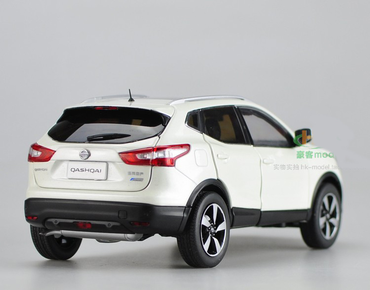 1/18 Dealer Edition Nissan Qashqai (White) Diecast Car Model