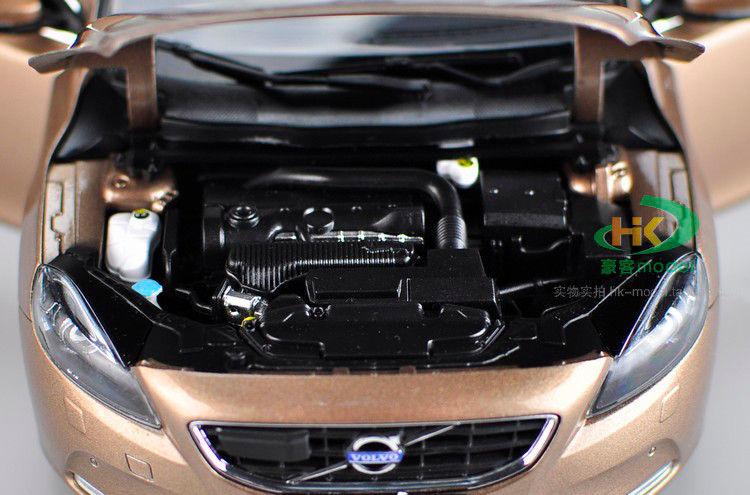 1/18 Dealer Edition Volvo V40 (Brown Bronze) Diecast Car Model