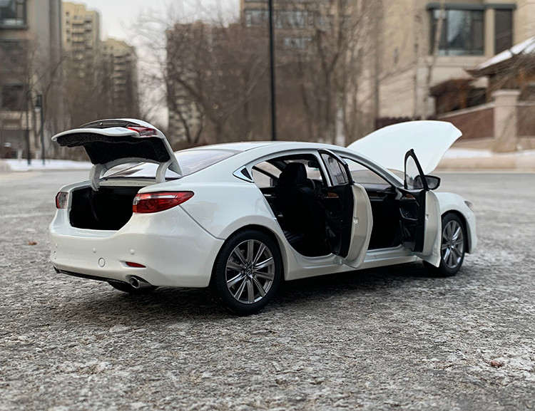 1/18 Dealer Edition 2020 Mazda 6 / Atenza (White) Diecast Car