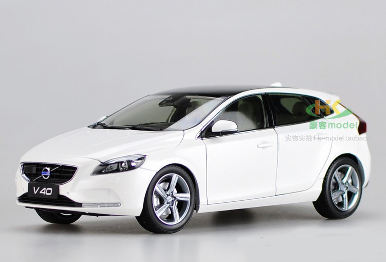 1/18 Dealer Edition Volvo V40 (White) Diecast Car Model