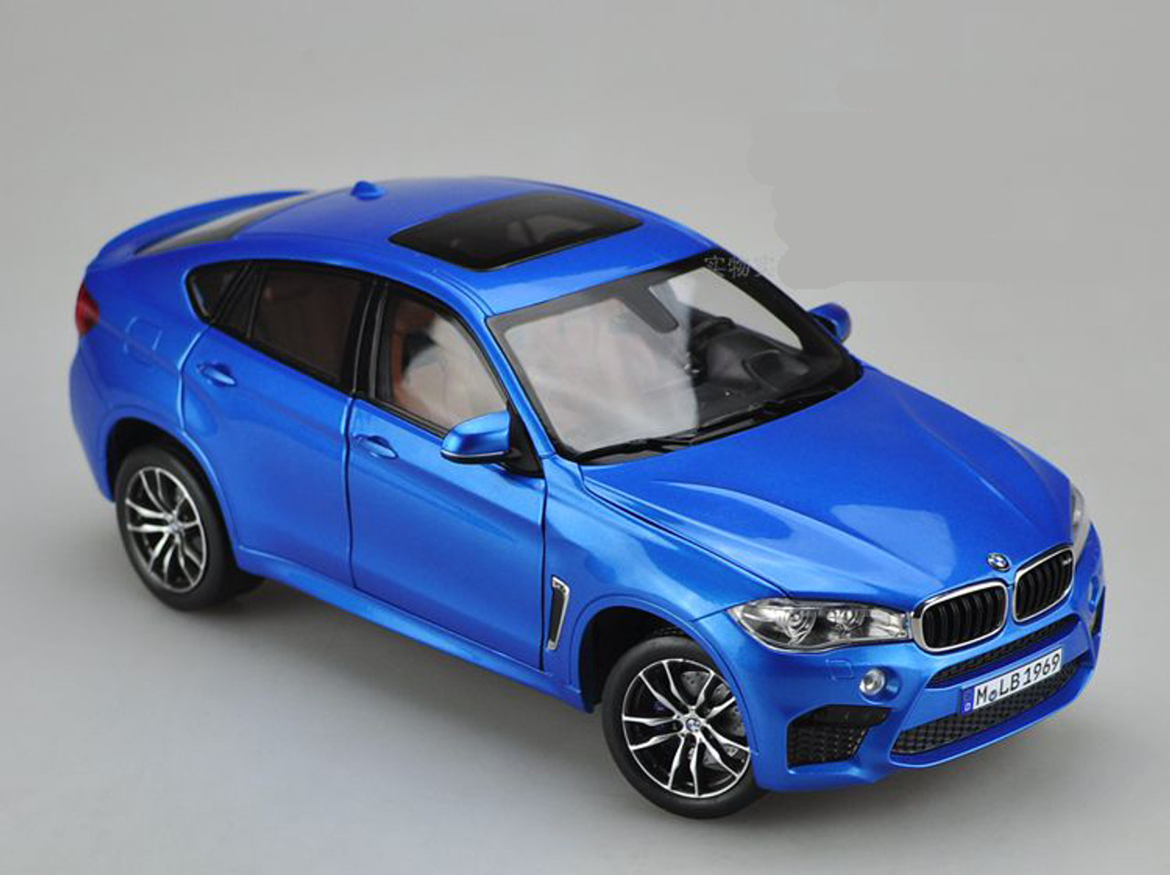 1/18 Dealer Edition 2015-2019 BMW X6M X6 M F86 (Blue) Diecast Car