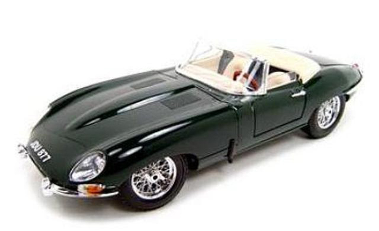 1/18 BBurago 1961 Jaguar E Type Convertible (Green) Diecast Car Model
