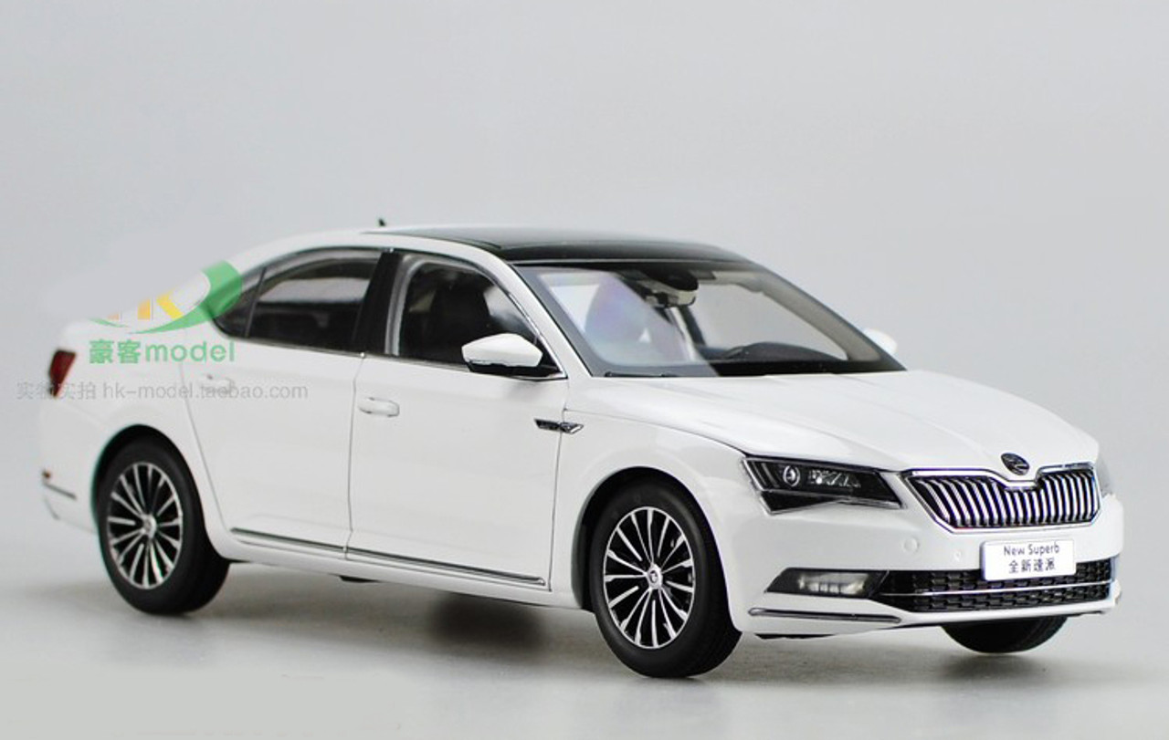 1/18 Dealer Edition Skoda New Superb (White) Diecast Car Model