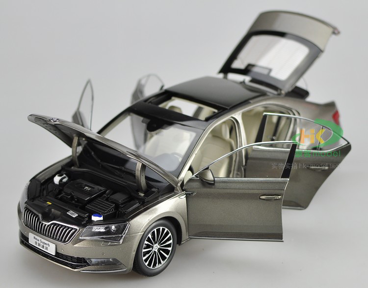 1/18 Dealer Edition Skoda New Superb (Champagne Brown) Diecast Car