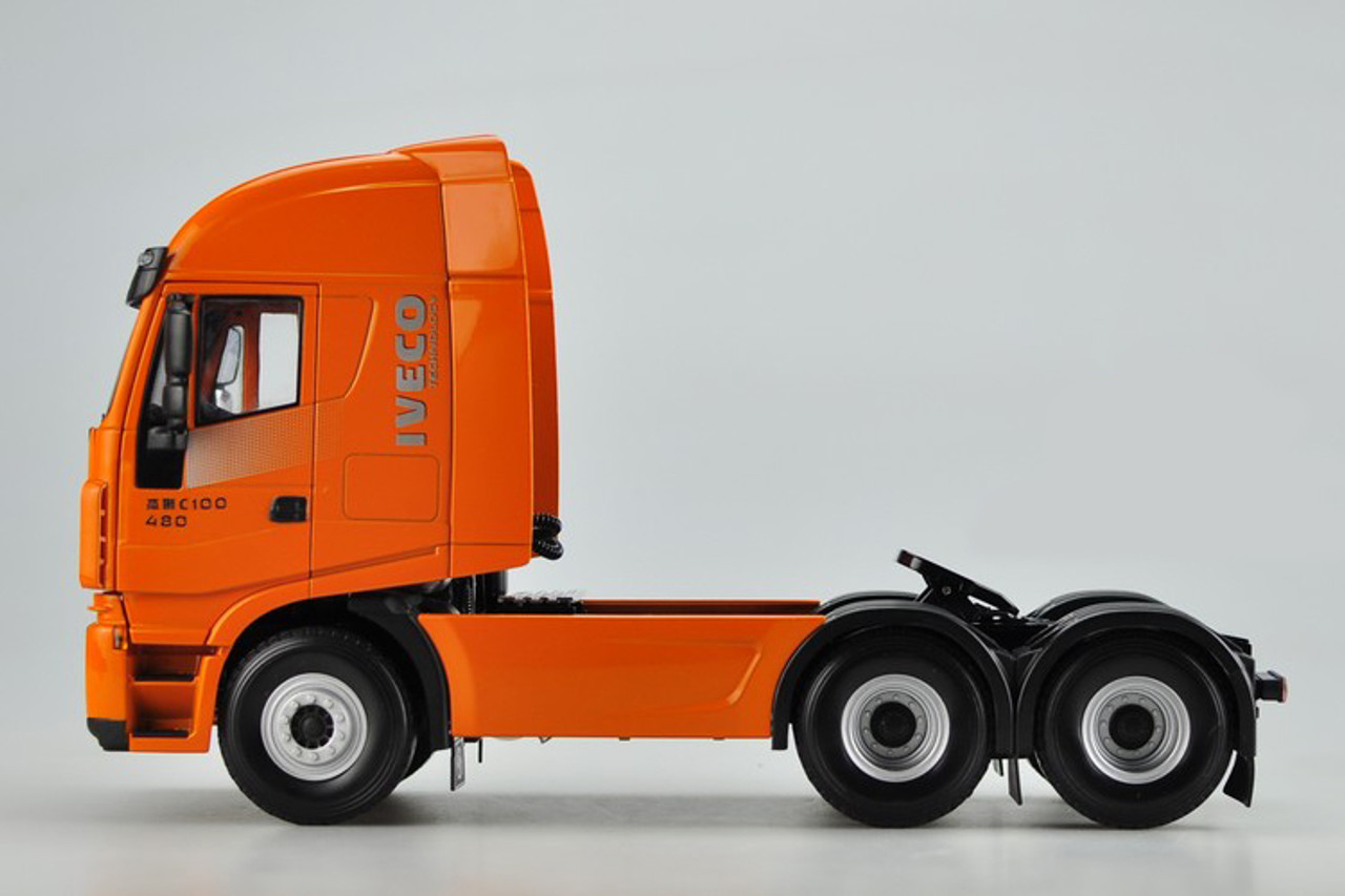 1/24 Dealer Edition IVECO GENLYON Heavy Duty Truck Head