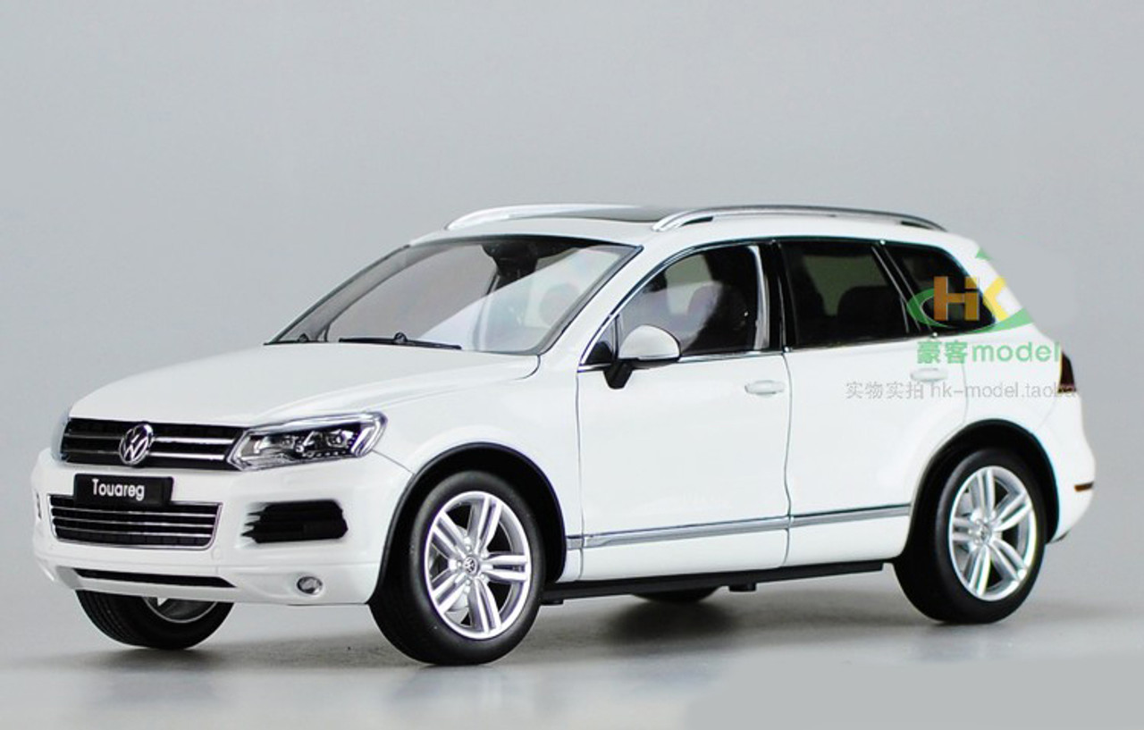 1/18 GTAUTOS Volkswagen VW Touareg TSI (White) Diecast Car