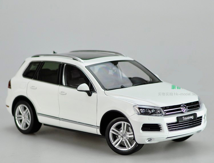 1/18 GTAUTOS Volkswagen VW Touareg TSI (White) Diecast Car Model